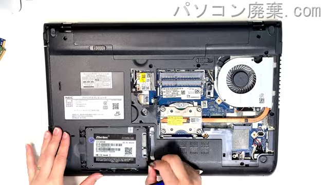 LAVIE PC-LS350TSWのHDD(SSD)の場所です