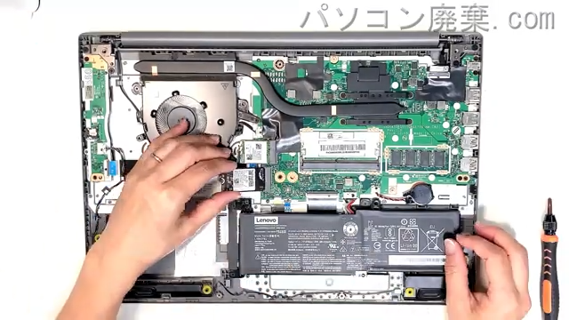IdeaPad 3 15ADA05のHDD(SSD)の場所です