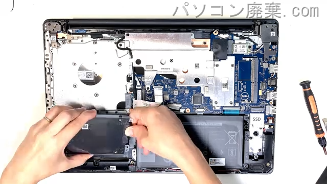 Vostro 3582(P75F)のHDD(SSD)の場所です