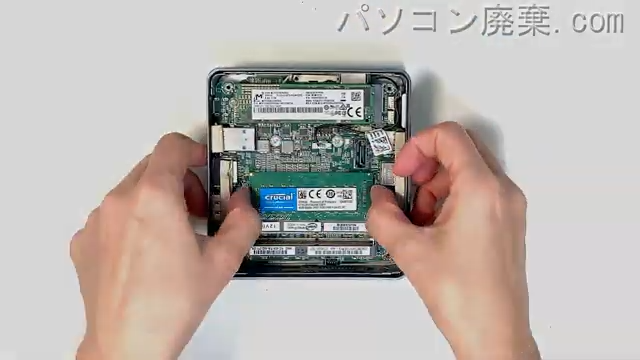 Mini PC Intel NUC Kit BOXNUC8i3BEK2のメモリの場所