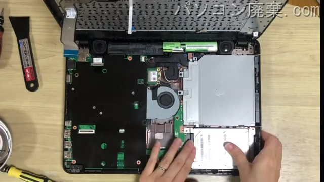 R414UのHDD(SSD)の場所です