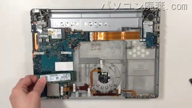 CF-SZ6BDYQRのHDD(SSD)の場所です