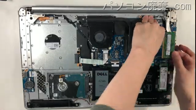 Inspiron 17-5770(P35E001)のメモリの場所