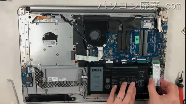 Inspiron 17-5770(P35E001)のHDD(SSD)の場所です