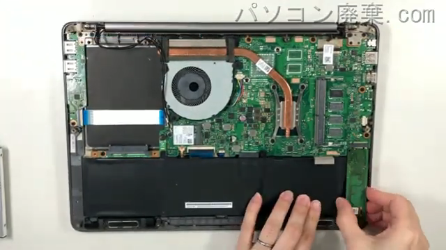 U310UのHDD(SSD)の場所です