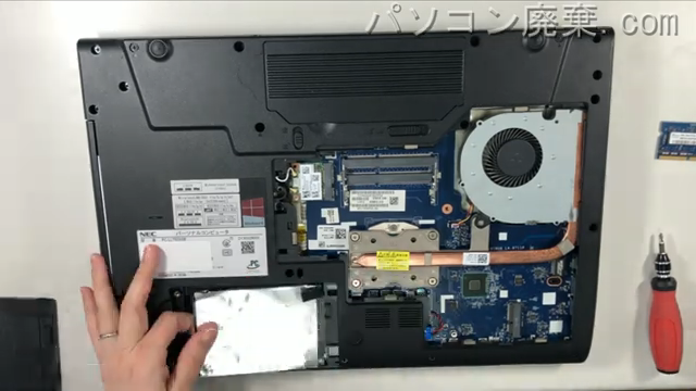 PC-LL750SSBのHDD(SSD)の場所です