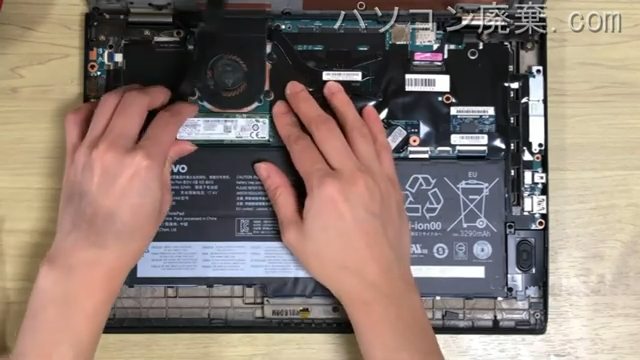 ThinkPad X1 Carbon(4th Gen)のHDD(SSD)の場所です