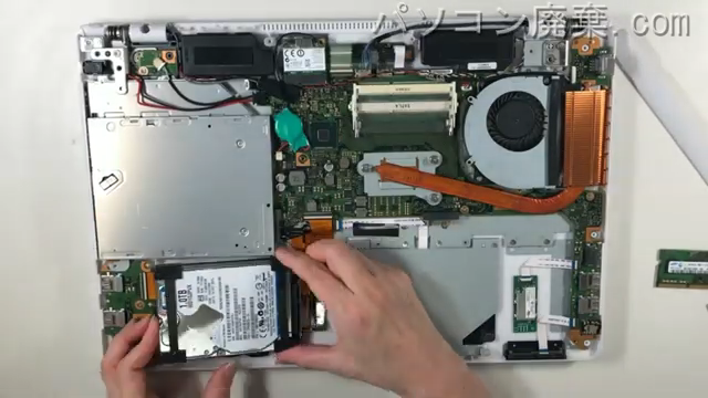 AH77/M(FMVA77MW)のHDD(SSD)の場所です