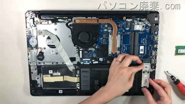 Inspiron 3593(P75F013)のHDD(SSD)の場所です