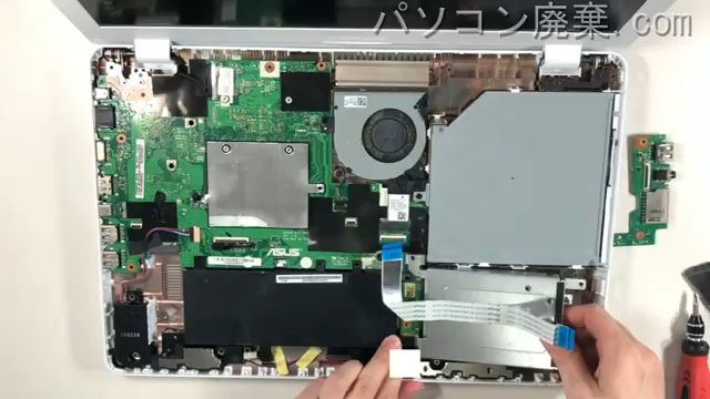 VivoBook F542UのHDD(SSD)の場所です