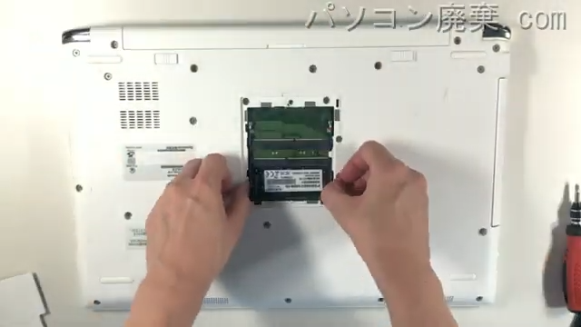dynabook P1-E4KJ-EW(P1E4KJEW)のメモリの場所