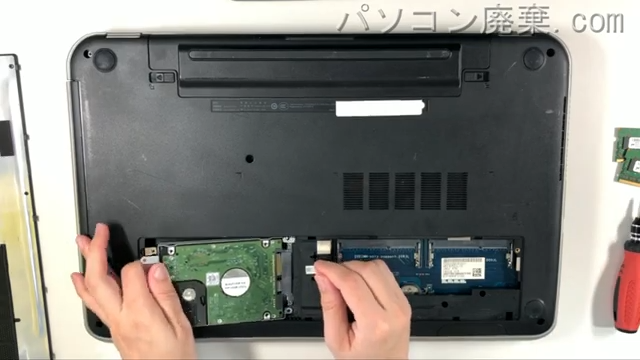 Inspiron 17R 5737（P17E）のHDD（SSD）の場所です