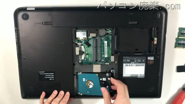 dynabook T874/77K(PT87477KBXSW)のHDD(SSD)の場所です