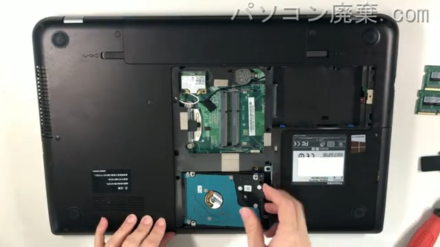 dynabook T874/77K（PT87477KBXSW）のHDD（SSD）の場所です