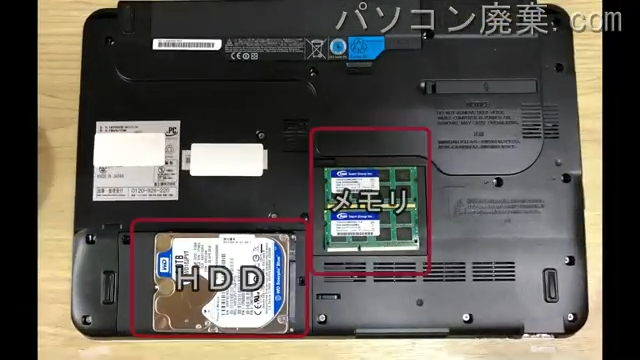 AH77/H(FMVA77HW)を背面から見た時のメモリ・ハードディスクの場所