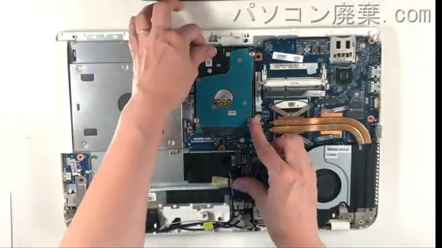 SATELLITE L50-A-122のHDD(SSD)の場所です