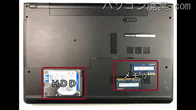 Inspiron 17 5759を背面から見た時のメモリ・ハードディスクの場所