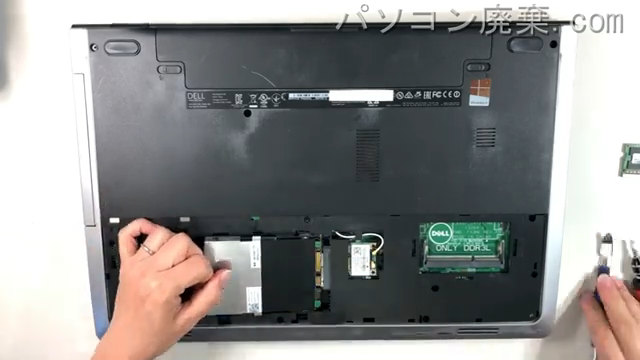 Inspiron 17 5748のHDD(SSD)の場所です
