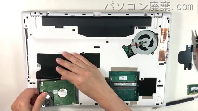 LIFEBOOK AH77/U(FMVA77UWG)のHDD(SSD)の場所です