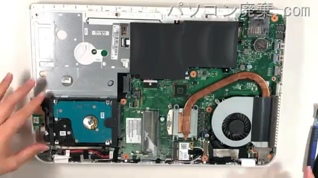 dynabook T654/78LW(PT65478LHXW)のHDD(SSD)の場所です