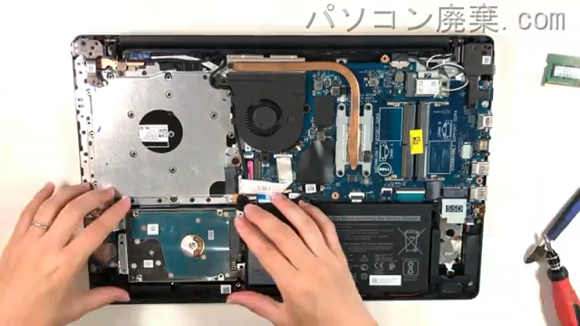 Inspiron 3581(P75F P75F005)のHDD(SSD)の場所です