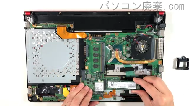 LIFEBOOK SH90/B1(FMVS9B1R05)のHDD(SSD)の場所です