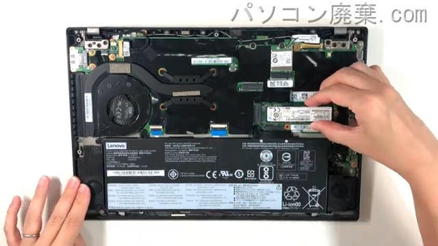 ThinkPad A285(Type 20MW-CTO1WW)のHDD(SSD)の場所です