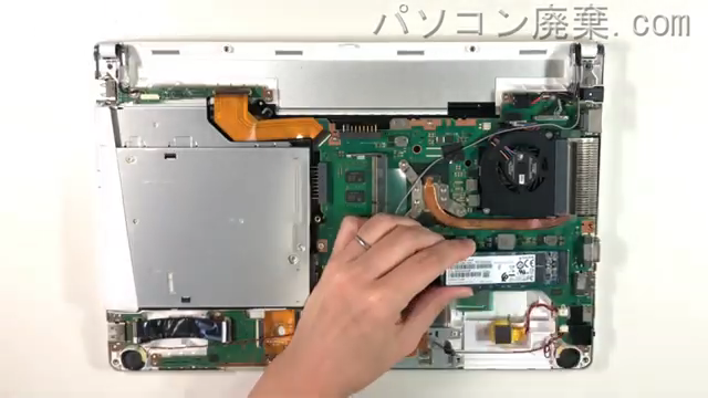 LIFEBOOK SH75/B3(FMVS75B3W)のHDD(SSD)の場所です