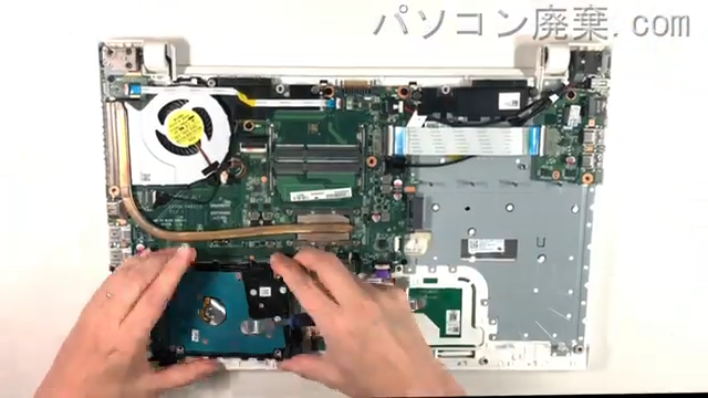 dynabook EX/65UW(PTEX-65UBWW)のHDD(SSD)の場所です