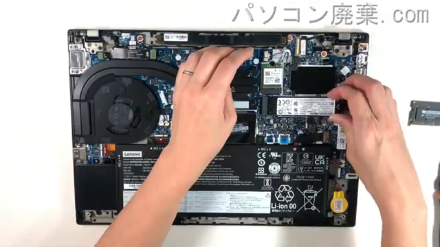 ThinkPad P14s Gen 2（Type 21A1）のHDD（SSD）の場所です