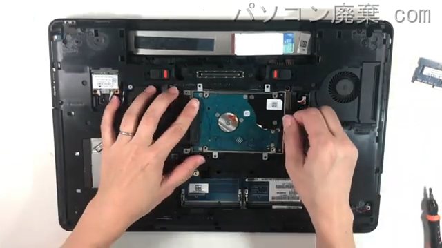 Latitude E5540のHDD(SSD)の場所です