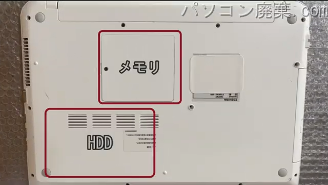 T45/PWY（PT45PWY-SHA）を背面から見た時のメモリ・ハードディスクの場所