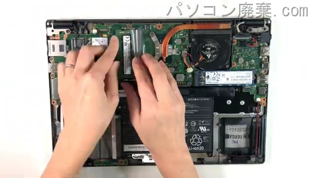 LIFEBOOK U938/VW（FMVU1803ND）のメモリの場所