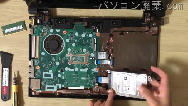 NS150/EAB(PC-NS150EAB)のHDD(SSD)の場所です