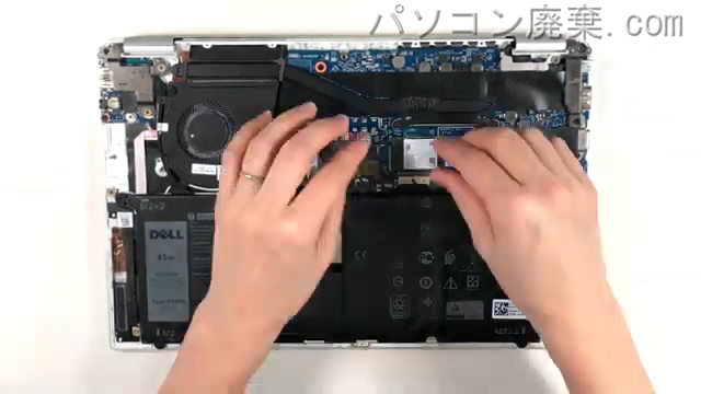 Inspiron 7391(P114G)のHDD(SSD)の場所です