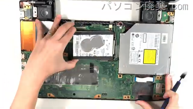 LIFEBOOK AH78/JA(FMVA78JA)のHDD(SSD)の場所です