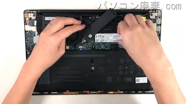 XPS 13 9380(P82G)のHDD(SSD)の場所です