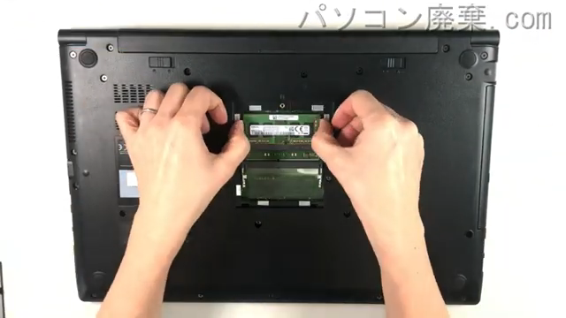 dynabook EZ35/LB(W6EZ35BLBG)のメモリの場所