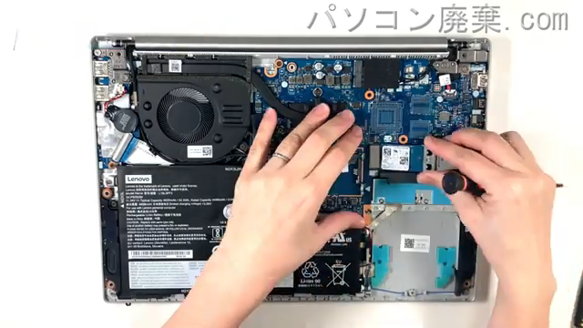 ideaPad S340-14IWLのHDD(SSD)の場所です