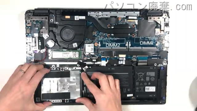 Latitude 3510 (P101F)のHDD(SSD)の場所です
