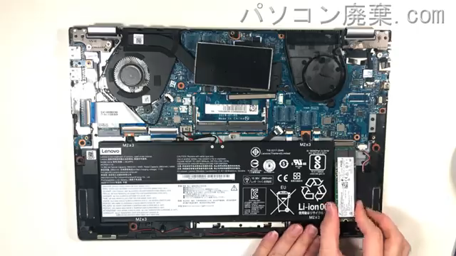 ideaPad C340-14IMLのHDD（SSD）の場所です