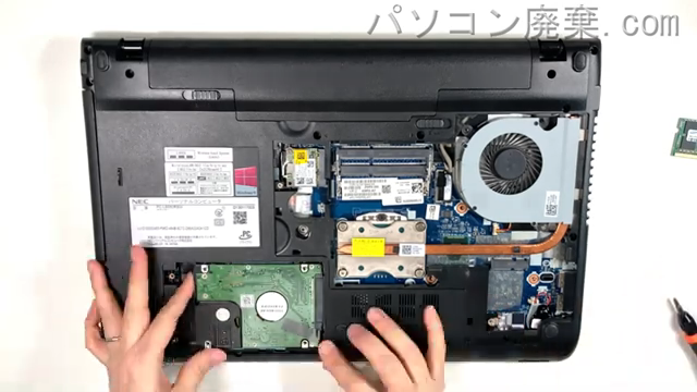 LAVIE PC-LS550RSWのHDD(SSD)の場所です