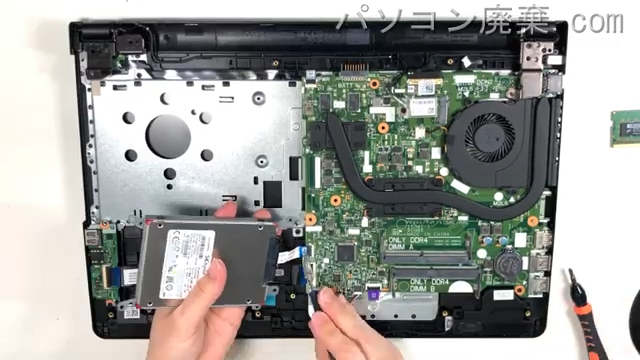 Inspiron 15 3567のHDD(SSD)の場所です