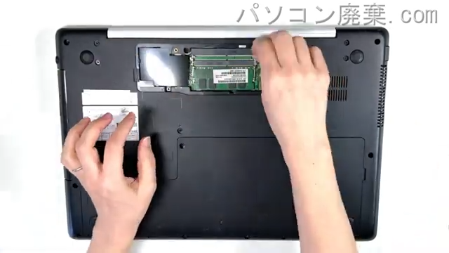LIFEBOOK AH50/X(FMVA50XWP)のメモリの場所
