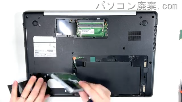 LIFEBOOK AH50/X（FMVA50XWP）のHDD（SSD）の場所です