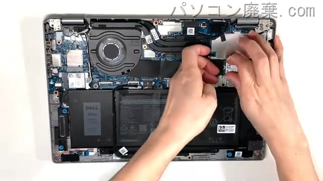 Latitude 5320(P138G)のHDD(SSD)の場所です