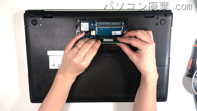 LIFEBOOK WN1/F3(FMVWF3N17G)のメモリの場所
