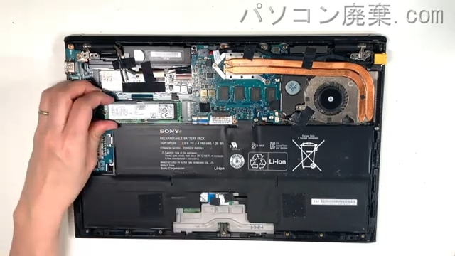 VAIO SVP132A1CNのHDD(SSD)の場所です