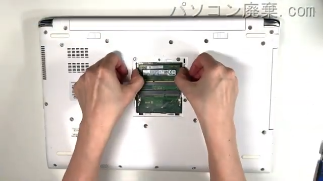dynabook T55/BW(PT55BWP-BJA2)のメモリの場所