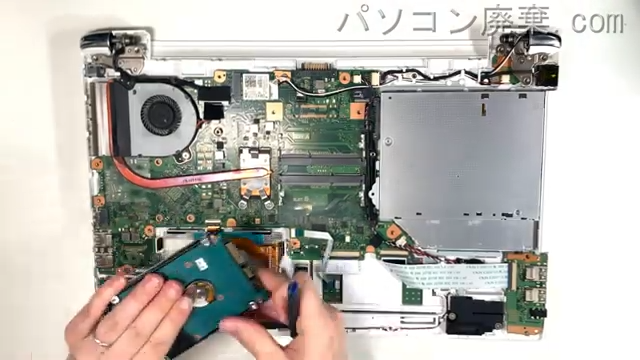 dynabook T55/BW(PT55BWP-BJA2)のHDD(SSD)の場所です